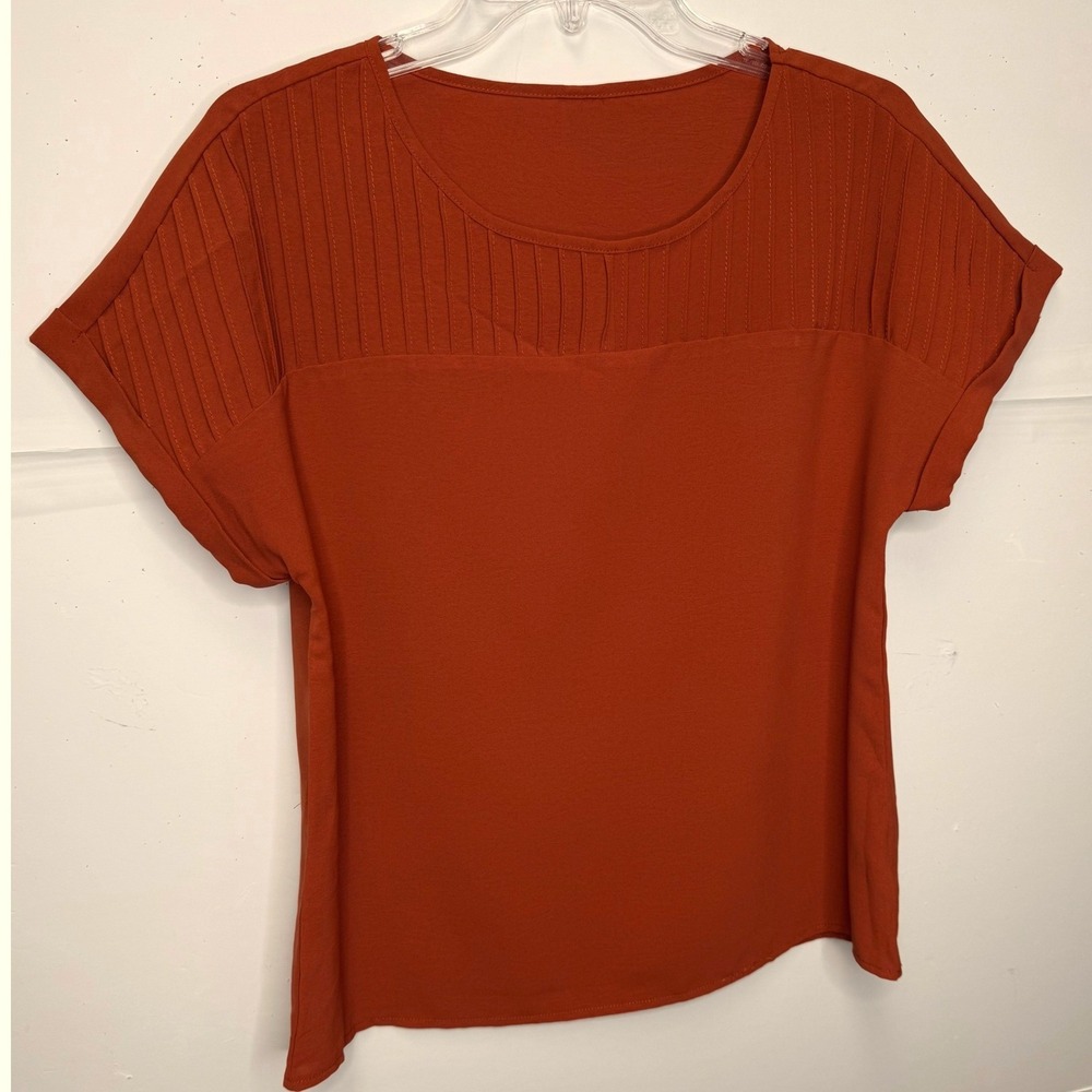 Women Pleated Yoke Blouse 6/M Rust Short Sleeve Business Casual Office Chic Work